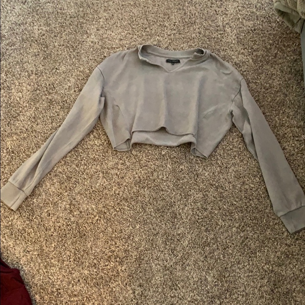 Gray sweatshirt